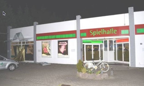 Mit Hilfe eines Fahrzeugs drangen die aus dem Ausland angereisten Täter jeweils in die Spielhallen ein und transportierten die Geldwechselautomaten der Spielhallen ab. Foto: Polizei Braunschweig
