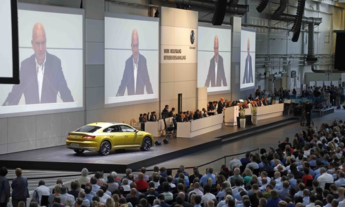 Osterloh sprach bei der Betriebsversammlung vor mehr als 14.000 Beschäftigten. Foto: Volkswagen