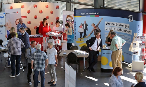 Erster Bildungsträgermarkt trifft auf große Resonanz. Fotos: Jobcenter Gifhorn