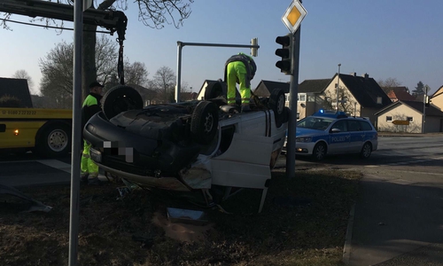 Ein Transporter überschlug sich heute Vormittag bei Hattorf. Foto: Christoph Böttcher