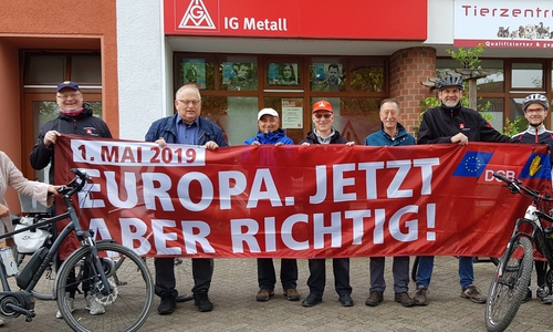 Ein Teil der Radlertruppe zur 1. Mai Veranstaltung in Wolfsburg. Fotos: DGB Landkreis Gifhorn