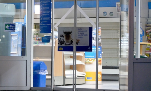 Der junge Mann wurde nach dem Tankstellen-Raub offenbar schnell gefasst. Foto: Alexander Panknin