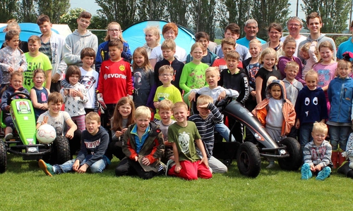 Mehrere Teilnehmer auf dem Roklumer Sportplatz
Foto: Bernd-Uwe Meyer