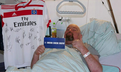 Ingo Mühlberg gibt nicht auf. In dieser Woche erreicht ihn ein kleines Päckchen vom HSV. Foto. privat