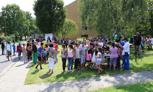 Auch für Flüchtlingskinder gibt es eine Schulpflicht. Sprachlernklassen sollen bei der Integration helfen. Symbolbild: T. Raedlein