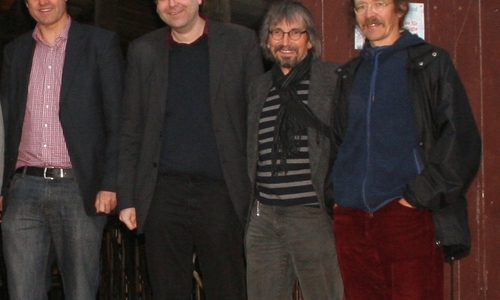 Landwirtschaftsminister Christian Meyer (2.v.l.) bei seinem Besuch in Abbenrode, links Bürgermeister Detlef Kaatz, rechts neben Meyer Dr. Diethelm Krause-Hotopp und Dr. Christian Rothe-Auschra von den Grünen.
Foto: Privat