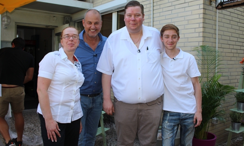 Frank Rosin drehte in Braunschweig für die Sendung "Rosins Restaurant - Ein Sternekoch räumt auf". Er will das Restaurant von Martin Klages und seiner Familie wieder auf Vordermann bringen.  Fotos: André Ehlers