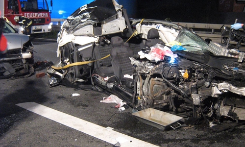 Drei Verletzte gab es heute früh bei einem Auffahrunfall auf der A 39. Fotos: Rainer Madsack