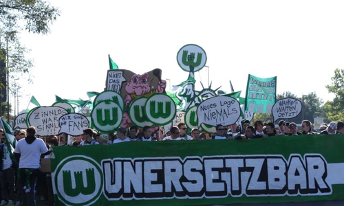 VfL-Fans erneuern Forderung für Rückkehr zum alten Wappen. Foto: Faninitiative FasZINNation Wolfsburg/Archiv
