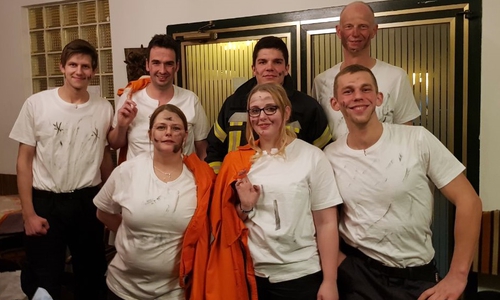 Das Dreamteam der Feuerwehr durfte natürlich nicht fehlen: Justin Reppin, Alexander Schulze, Michel Langner, Christian Meyer. Vordere Reihe: Bettina Dettbarn, Lissa Wölfer und Lasse Karlson. Fotos: Luisa Schneemilch