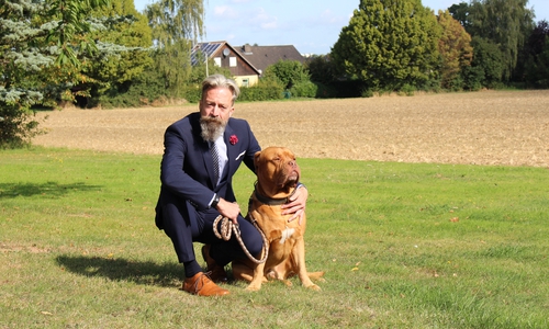 Oliver Diels mit seinem Hund Ares. (Archiv)