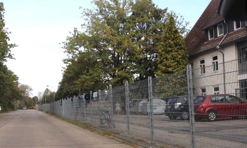 Die Polizisten trafen auf 30 teils aufgebrachte Personen. Foto: Robert Braumann