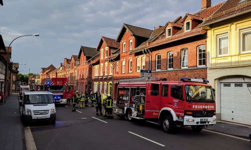 Der Küchenbrand in der Leuckartstraße sorgte dafür, dass das gesamte Haus verqualmt wurde. Foto: Alexander Weis / Feuerwehr Helmstedt