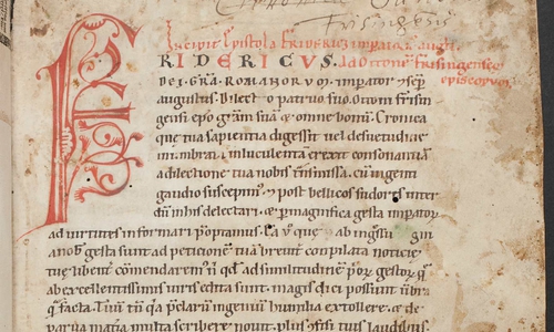  Beginn der ältesten Abschrift (1180–1182) von: Otto von Freising: „Die Taten Kaiser Friedrichs I.“, mit einer Rubrik (rote Überschrift) und einer Zierinitiale. Foto: HAB