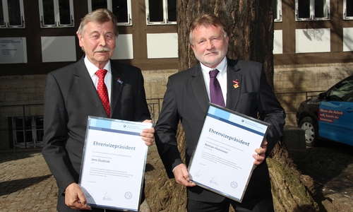 Zu Ehrenvizepräsidenten ernannt: Jens Dudziak aus Celle (links) und Roman Hannover aus Braunschweig. Foto: Handwerkskammer
