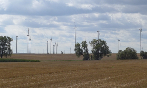 Blick auf die Windfarm Winnigstedt aus Richtung Uehrde/Barnstorf. Fotos: privat