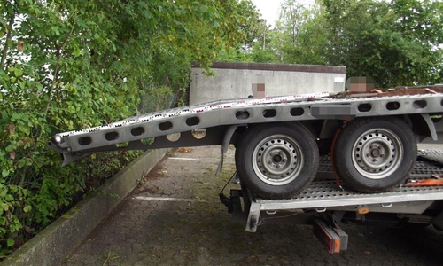 Die Polizei untersagte die Weiterfahrt. Fotos: Polizei