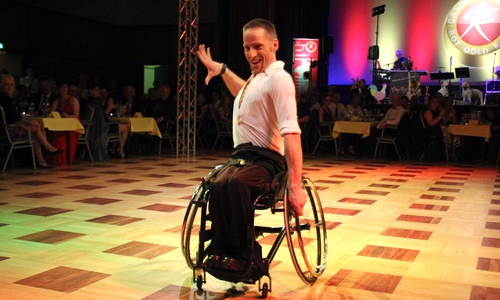 Der international erfolgreiche Rollstuhltänzer Erik Machens unterstützt das Unterfangen.

Foto: Casino-Tanzclub Bad Harzburg
