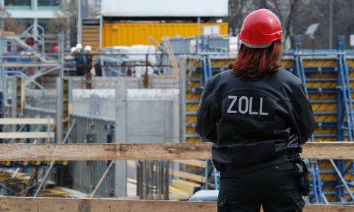 Mit ihr ist nicht gut Kirschen essen. Wenn Zollbeamte auf die Baustelle kommen, werden sie oft fündig. Die IG BAU fordert intensivere Kontrollen. Foto: IG BAU