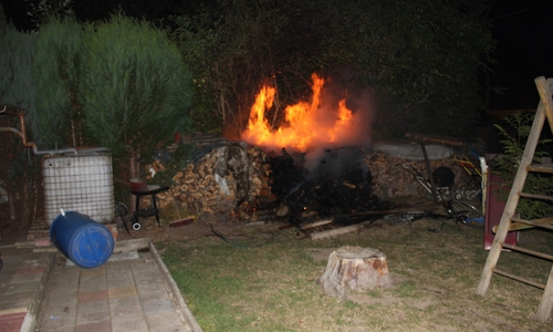 Der Mieter hatte bereits selbst versucht das Feuer zu löschen. Foto: Feuerwehr