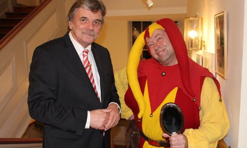 Gemeindebürgermeister Reinhard Deitmar mit Till Eulenspiegel, Fotos: Jan Borner 