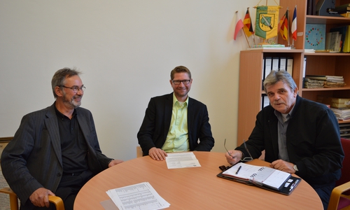 Die Gemeinde Sickte lädt zur Auftaktveranstaltung der Aktion "Vereine stärken – Aktive gewinnen" ein. Von links: Frank Pape, Vorsitzender des MGV Sickte, stellv. Bürgermeister Marco Kelb, Bürgermeister Reinhard Deitmar. Foto: Margit Richert