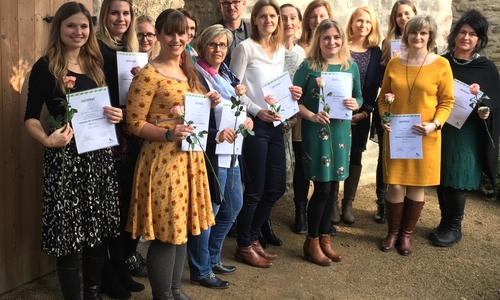 Die Teilnehmenden und Trainerinnen der Weiterbildung "Coaching für Leitungskräfte" feierten den erfolgreichen Abschluss im Kloster Drübeck. Foto: Stadt Wolfsburg