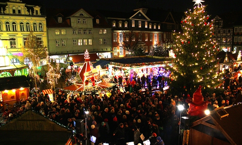 Die Friedenstanne, hier im Jahr 2014, war immer der zentrale Mittelpunkt des Weihnachtsmarktes in Wolfenbüttel.