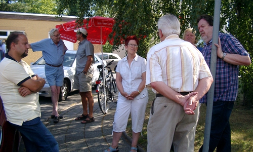 Der SPD-Ortsverein Auguststadt/Weiße Schanze war am Freitag, mit einem Infostand in der Ringstraße vor Ort. Foto: SPD