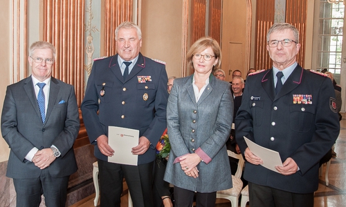 Claus Ruppert, Wolfgang Schulz, Anke Kaphammel, und Harald Herr bei der Ernennung (v. li.). Foto: Feuerwehr Braunschweig