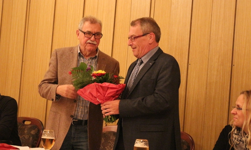 Axel Kohnert (rechts im Bild) bleibt Ortsbürgermeister in Groß Stöckheim. Foto: Robert Braumann