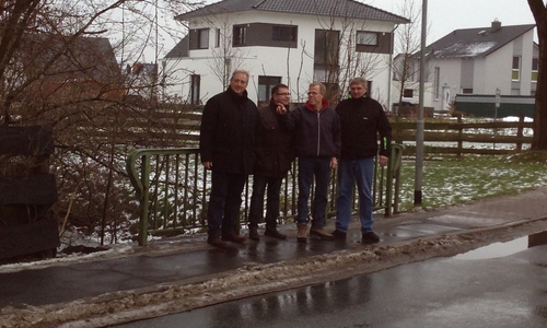 Im Bild an der Drehstraße von links nach rechts: Frank Oesterhelweg MdL, Dirk Krüger, Peter Emmerich, Christian Schulze. Foto: Privat