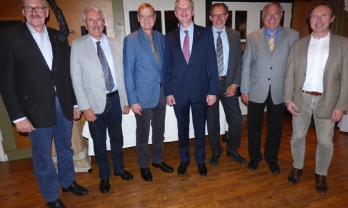 Der Vorstand für das Lionsjahr 2016/17: (von links) Schatzmeister Rainer Brügmann, Sekretär und PR-Beauftragter Dr. Alfred Henning, 1. Vize-Präsident Dr. Martin Kücke, Präsident Carsten Ilsemann, 2. Vize-Präsident Johannes Maue, Past-Präsident Peter Priebe, Activity-Beauftragter Martin Geißler. Foto: Privat