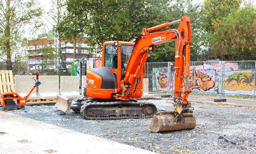 Die Arbeiten auf dem Skaterplatz haben begonnen. Foto: Nick Wenkel