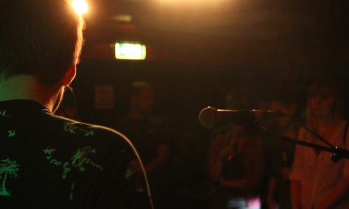 Die drei teilnehmenden Bands heizten dem Sauna-Klub ordentlich ein. Fotos: Kai Baltzer  