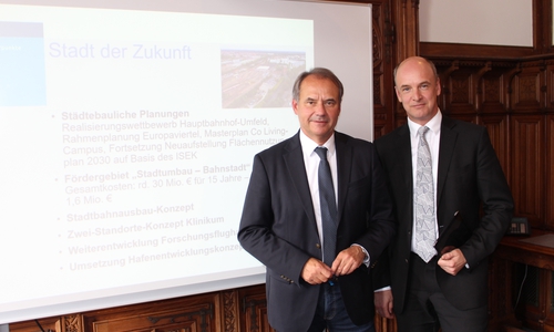 Oberbürgermeister Ulrich Markurth (li.) und Finanzdezernent Christian Geiger stellten den Haushaltsentwurf (2020) vor. Fotos und Podcast: Alexander Dontscheff