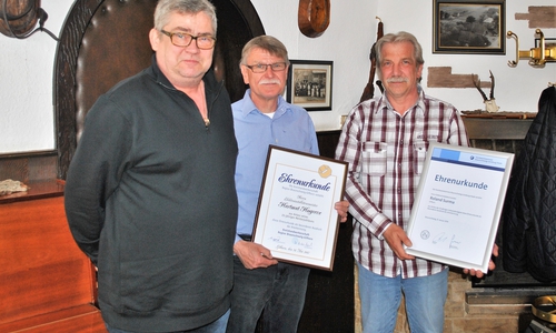 Die geehrten Meister.
Auf dem Bild von links:
Obermeister Dierk Flohr, Hartmut Hogreve, Roland Surma. Foto: Innung der Elektrotechnik Gifhorn-Wittingen