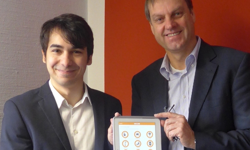 Hadi Ghorashi (li.) von der leanact GmbH und Bürgermeister Detlef Kaatz. Foto: Gemeinde Cremlingen