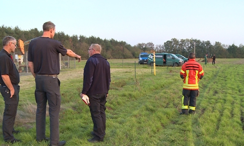 Die Bombe liegt in der Nähe einer Ölförderpumpe. Fotos: aktuell24/BM