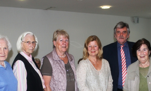 v.l.n.r.:  Gretel Kittlauß, Herta Röhr, Ulla Kuby, Gerda Deitmar, Bürgermeister Deitmar, Rosemarie Gerlach, Foto: privat