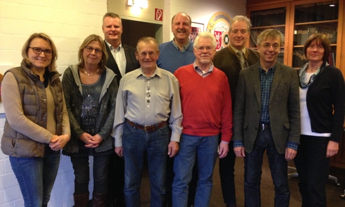 Von links: Sonja Besenroth (Geries-Ingenieure), Ute Kabbe (Umweltbeauftragte Gemeinde Schladen-Werla), Volker Meier (Landvolk und Landschaftspflegeverband), Richard Hein (Imker), Andreas Memmert (Bürgermeister Gemeinde Schladen-Werla), August-Wilhelm Kiene (Imker), Frank Oesterhelweg MdL (Agrar- und Umweltpolitiker), Jürgen Frühling (Vorsitzender des Bundes Hannoverscher Imker), Ulrike  Wronski (Landkreis Wolfenbüttel) trafen sich zur "Kreativrunde". Foto: Privat
