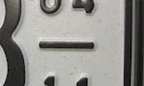 Der 67-jährige Fahrer hatte keine Zulassungsplakette auf dem Kennzeichen. Symbolfoto: Archiv