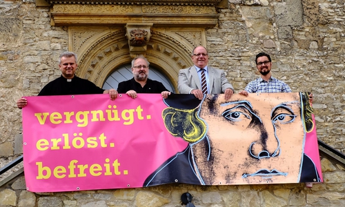 Pfarrer Daniel Kolkmann, Pfarrer Frank Barche, Propst Detlef Gottwald und Andreas Warmbein (v.l.) aus dem Vorbereitungsteam freuen sich auf das Propsteifest im Schöninger Schloss und viele Besucher. Foto: WARMBEIN kommunikation