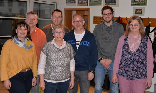 Der neu gewählte Vorstand des SV Emmerstedt setzt sich zusammen aus (von links) Schriftführerin Anke Gabbey, Kassenwart und Jugendleiter Thomas Tomkowiak, Frauenwartin Irene Langer, Sportwart Daniel Guhse, dem Vorsitzenden Dieter Loock sowie seinen Stellvertretern Gerrit Wolske und Katja Weber-Diedrich, die auch Medienwartin ist. Foto: privat 