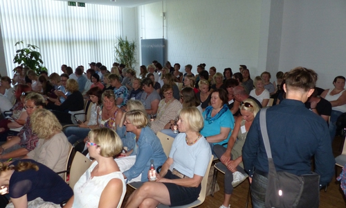 Gut besucht war der Fachtag mehrerer Kooperationspartner zum Thema Kinder mit Fluchterfahrung in der Wolfenbütteler Lindenhalle. Foto: Landkreis