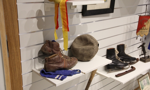Pokalsiege im Basketball, Olympische Spiele 1972, Deutsche Meisterschaft mit der Luftpistole: Das Bürger Archiv zeigt Exponate aus 70 Jahren Wolfenbütteler Sportgeschichte. Fotos: Museum Wolfenbüttel