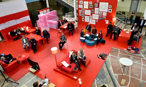 Eröffnung der Ausstellung "Neue Standards. Zehn Thesen zum Wohnen" im Rathaus. Foto: Stadt Wolfsburg/Lars Landmann