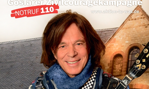 Nur wer aktiv wird, hilft!“ – Jürgen Drews zündet ein Licht für Zivilcourage an und unterstützt den Weißen Ring beim Thema Zivilcourage. Foto: Heike Göttert, Photogeno Goslar 