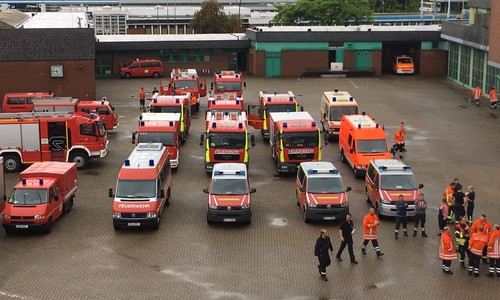 Die Berufsfeuerwehr Salzgitter eilt den Kameraden in Hildesheim zu Hilfe. Fotos/Video: Jan Weber