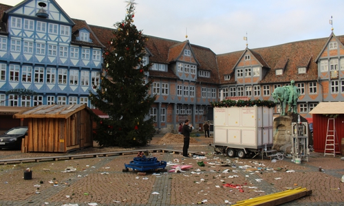 Der Wolfenbütteler Weihnachtsmarkt packt zusammen und verschwindet bis zum nächsten Jahr. Fotos: Jan Borner